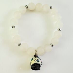 Natural White Quartz Stone Beaded Stretch Gemstone Bracelet w/Cupcake Charm NEW